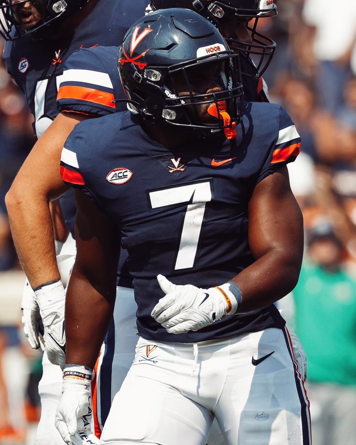 Virginia WR Mike Hollins was a full participant today at the opening day of Spring practices

Hollins was shot in the back just four months ago, but has since fully recovered🙏