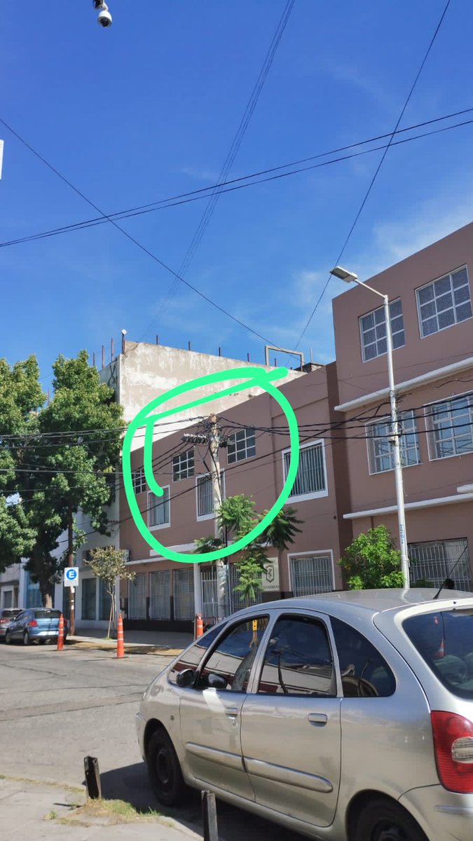 diegoc2023's tweet photo. Otra vez se cortó la luz @OficialEdesur . Además se incendia palo de luz https://t.co/YHTLE0Ev2S