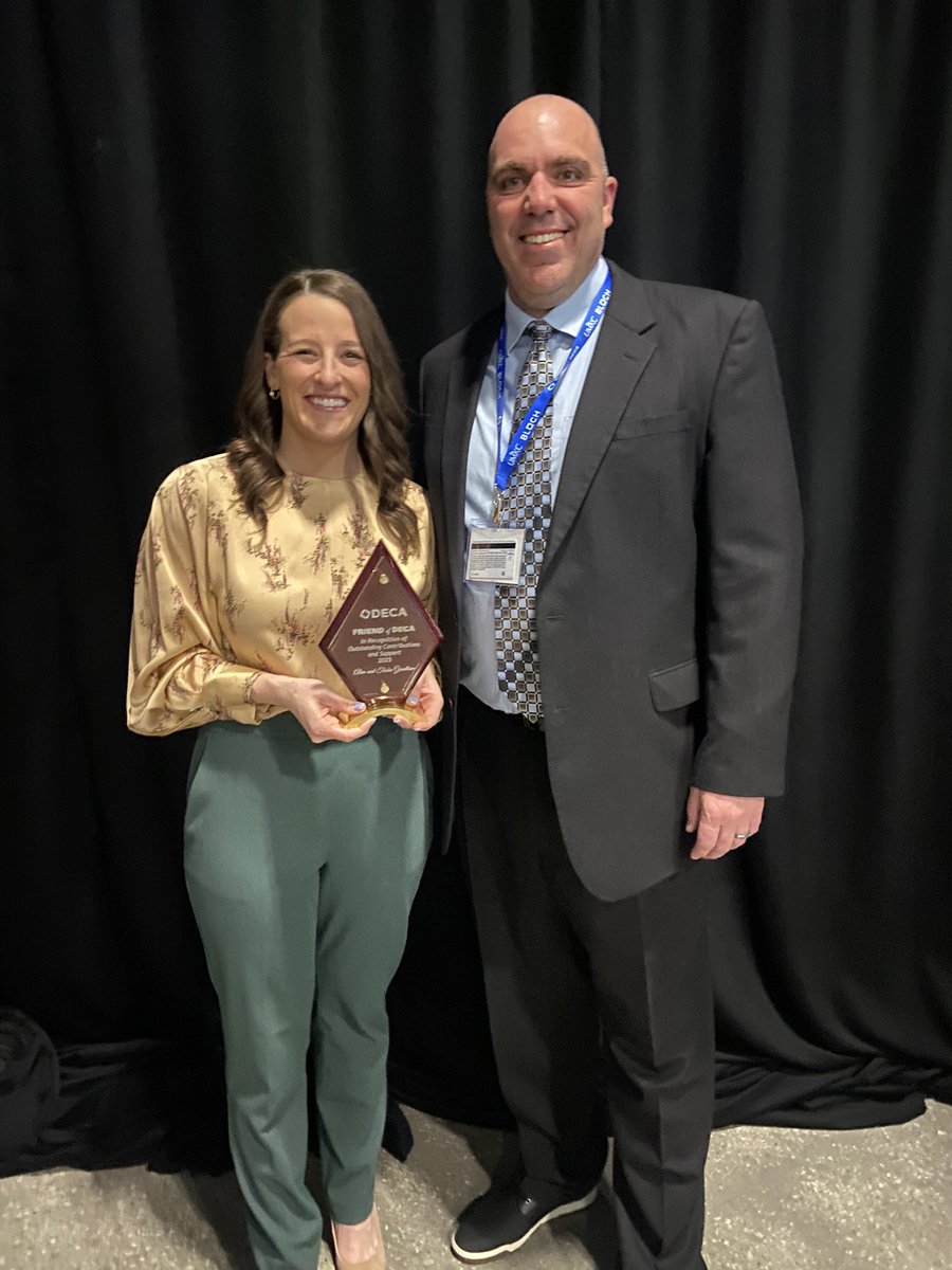 ParkHillDECA's tweet photo. @ParkHillDECA alumni and @MissouriDECA professional member @LaurenKepler was presented with the Friends of DECA Award at the State Career Development Conference today. Her dedication to our students is amazing and we appreciate all she does for DECA.  Thank you Lauren!!! https://t.co/Si5knWMHNe