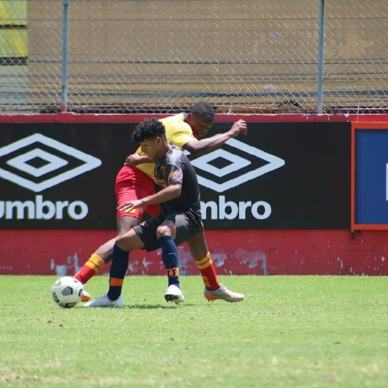 GoldenBallSocce's tweet photo. Last great news on our trip to Ecuador our player Snayder Porozo (2007) is getting very close in advancing to the first team to the current champion of the Ecuadorian soccer Aucas SC.Great honor to see how our player are progresing. https://t.co/QMG3tuakFj