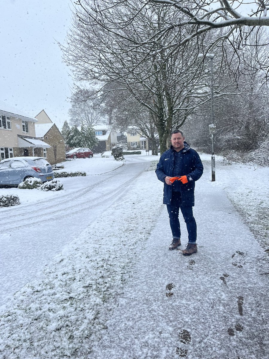 mjf_sales's tweet photo. Took the chance last week to try out the thermolite mastergrip gloves from Town & Country. Absolutely fantastic, warm hands in a snowball fight #mastergrip #townandcountry #snowballpower https://t.co/PbQcgUnu0D