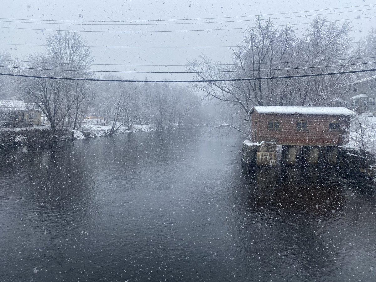 NHpilled's tweet photo. Say what you want about the snow. For me, it’s one of my favorite things about living in @FreeStateNH
#NHtheBeautiful https://t.co/TgYiRYni32