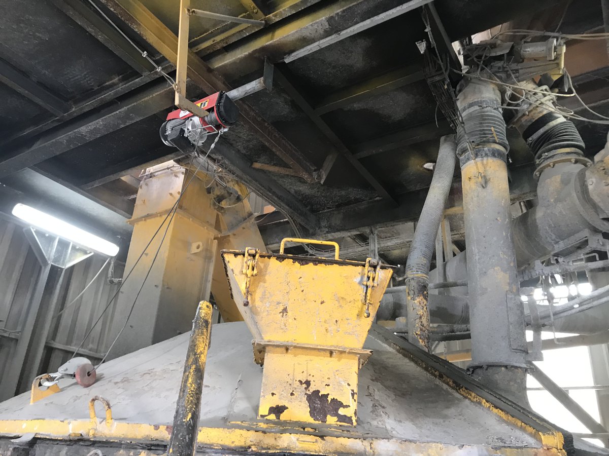 O estudantado <a href="/decaminosudc/">DE Camiños UDC</a>  Construción (3º do Grao E. Obras Públicas) visitou hoxe a central de formigón de Prebetong Hormigones (Meicende, Arteixo)
Viron o proceso de fabricación, recheo e limpeza de camións formigoneiras e a reciclaxe do formigón sobrante.
Moitas grazas !!