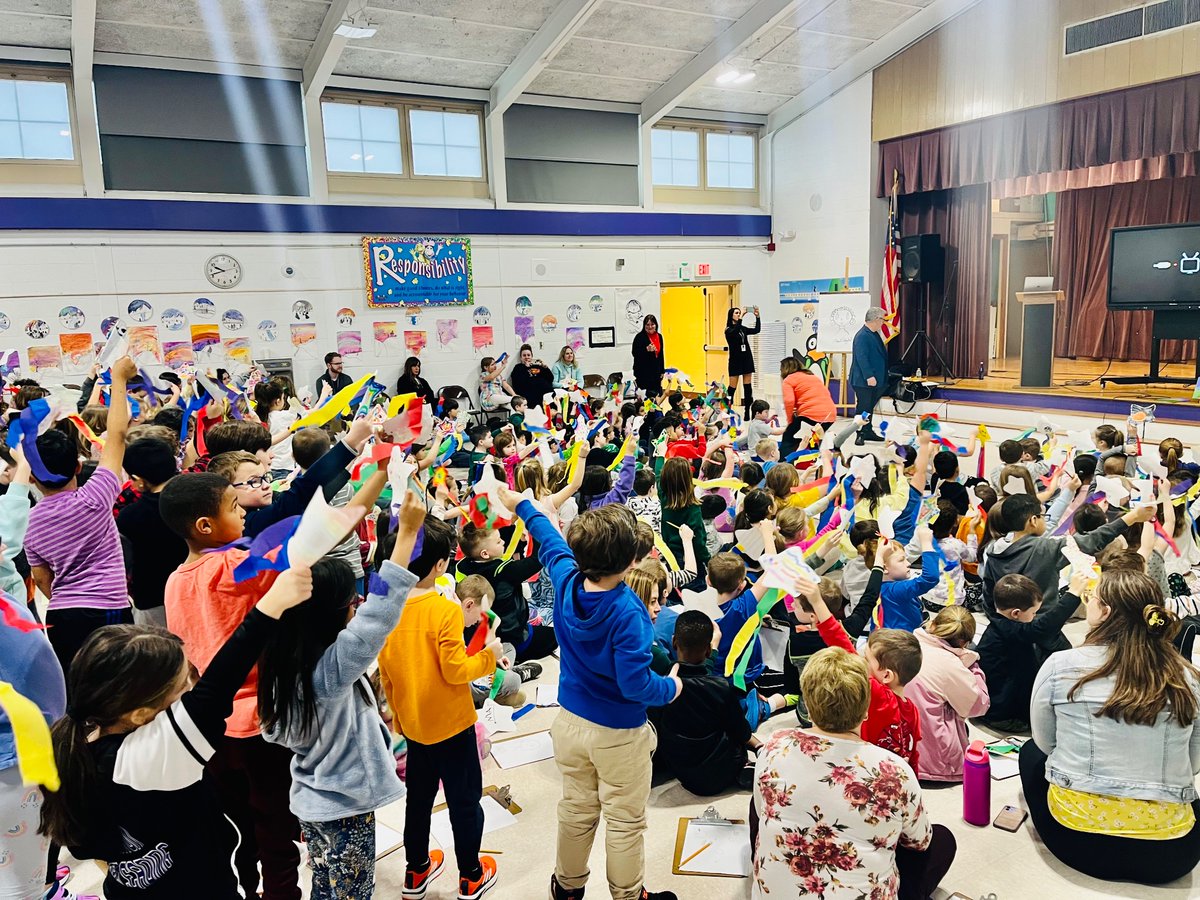 Miss Clinger tweet media