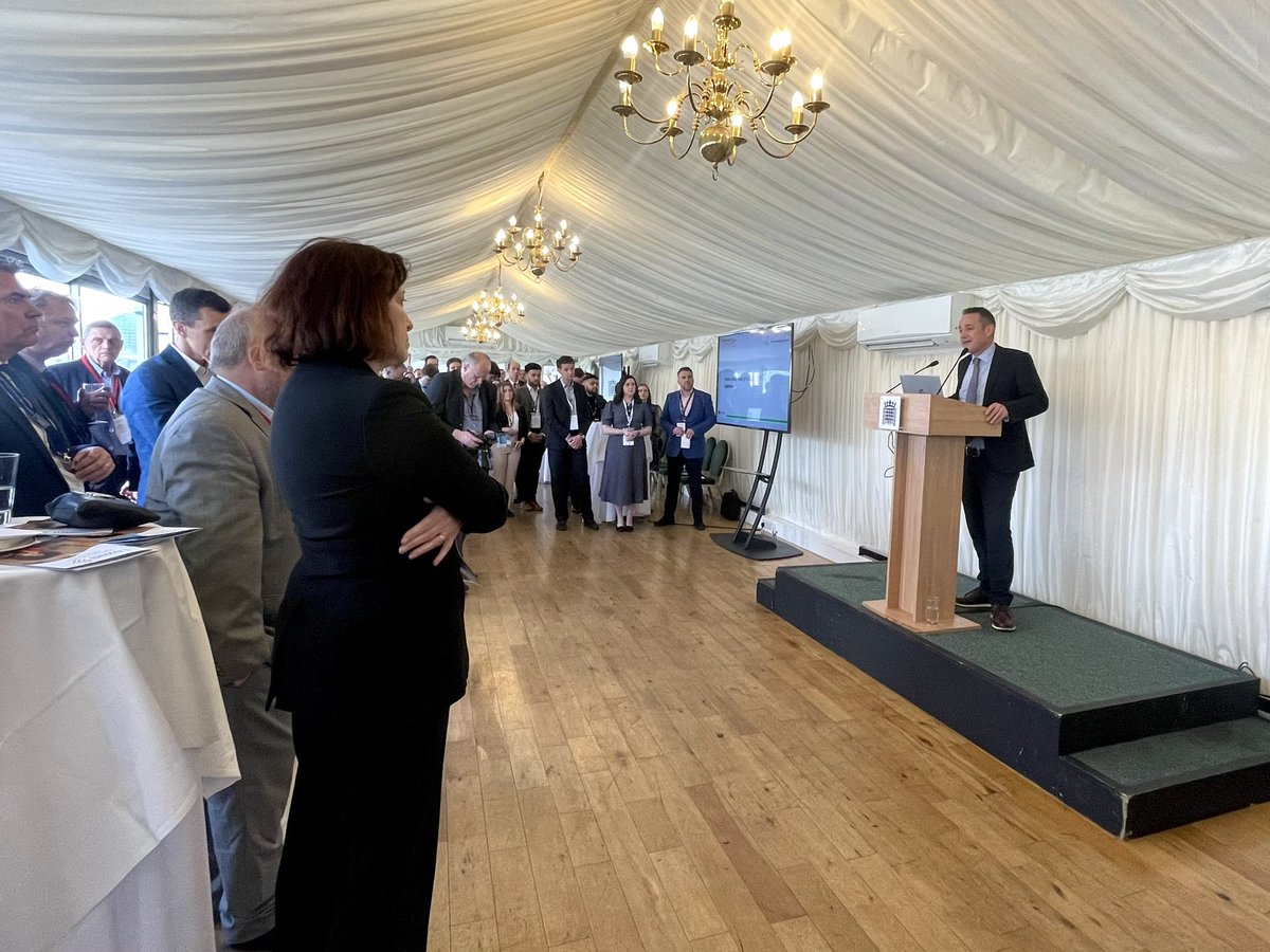 Experian_UK's tweet photo. We’re pleased to be a part of today’s @Credit_Strategy Parliamentary Reception, which gave us the opportunity to discuss our commitment to financial health! 👏🏼
#CreditWeek #CreditAwarenessWeek #ParliamentaryReception #Experian https://t.co/UjncL36hI9