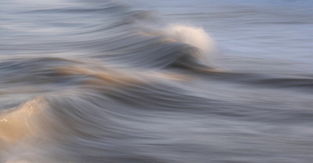 sunset wave #sunsetwave #waveaction #icmphotographymagazine #icm_photography #amateurphotographymagazine #amateurphotographer #smooth #wavemovement #impressionistphotography #theimpressionistlens #sunsetvision #experimentalphotography #icm_world #impress… instagr.am/p/Cpx3wrZLRBk/