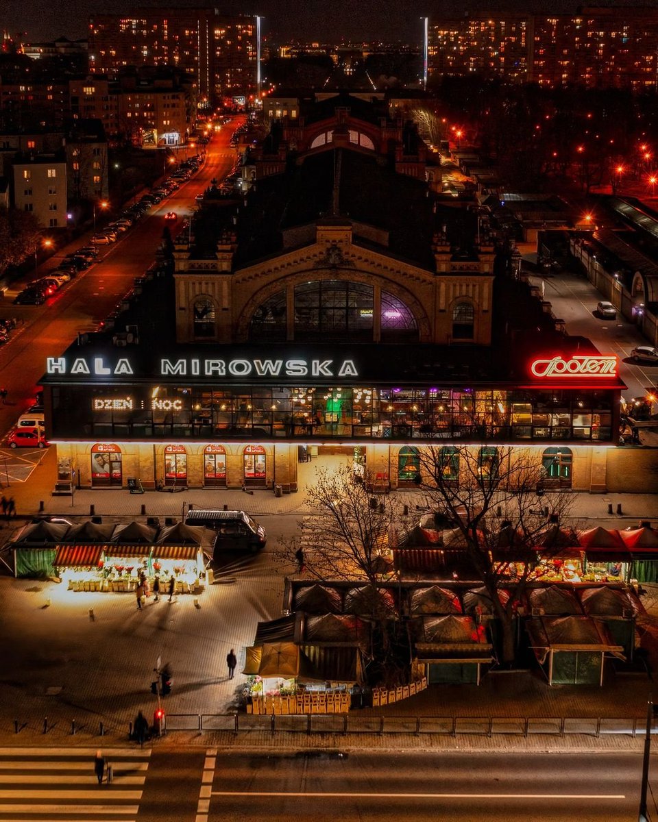 Go2Warsaw's tweet photo. Beautyfull Hala Mirowska by night 🤩
📸 Photo: https://t.co/DGV9kkeeyY
#discoverwarsaw #halamirowska https://t.co/2gqQcH3WCc