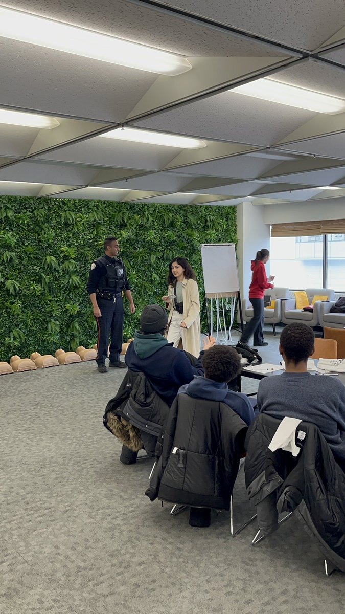 tps32NCO's tweet image. Empowering our community's youth with life-saving skills! Thanks to the free Community Connect Professional Development &amp;amp; Certification Programs, our youth have become certified in first aid @torontopolice @tps_cpeu @thegoodguidesTO @tpaca1 @cottonisabelle @ttc_ceu_scs