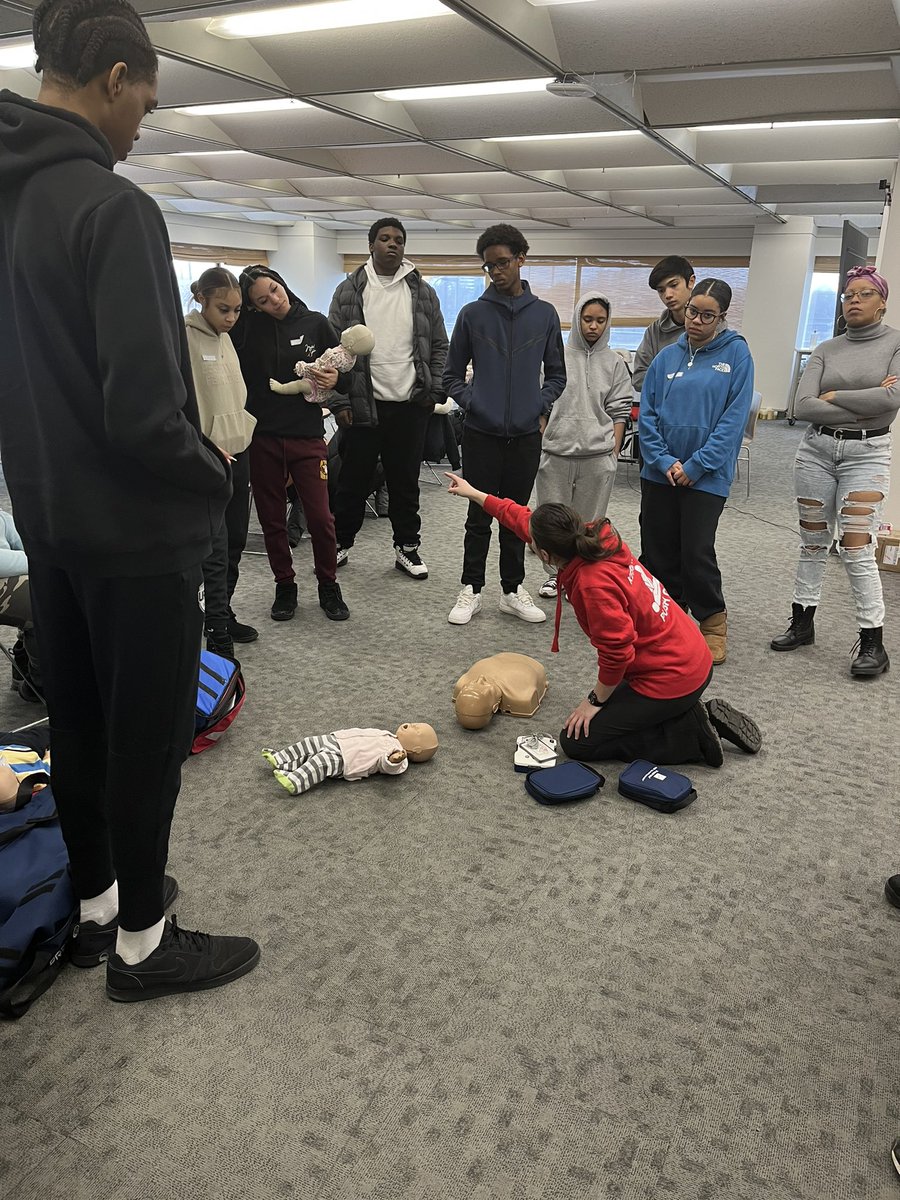 tps32NCO's tweet image. Empowering our community's youth with life-saving skills! Thanks to the free Community Connect Professional Development &amp;amp; Certification Programs, our youth have become certified in first aid @torontopolice @tps_cpeu @thegoodguidesTO @tpaca1 @cottonisabelle @ttc_ceu_scs