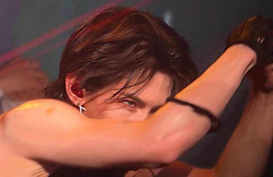 PrincessMinky13's tweet photo. no because as a society we need to talk about this yeosang more https://t.co/FkEVaPjEO3