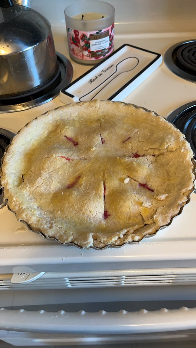 ActuallySarah02's tweet photo. How am I not someone’s wife yet?!?!? Graduate degree work in the morning, pie for pi day in the afternoon. https://t.co/i7RZs5BCxn
