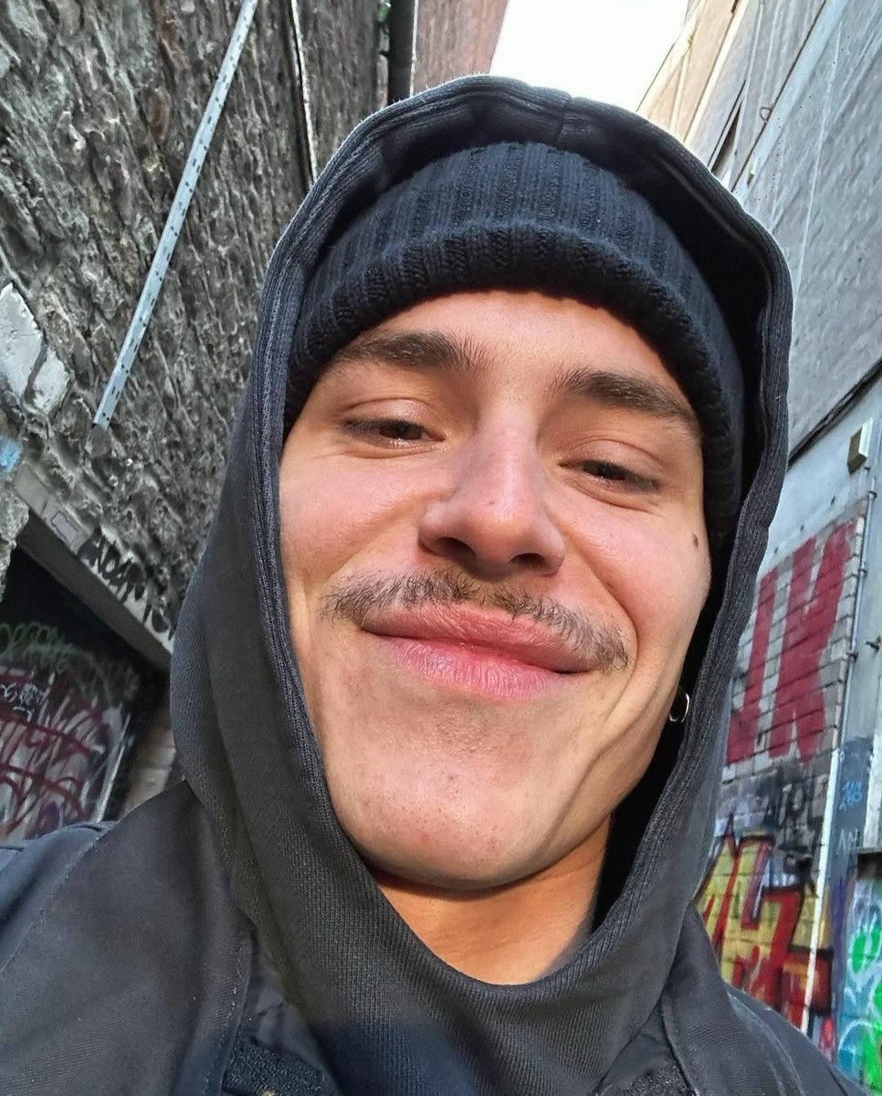 aronmode's tweet photo. love of my life. https://t.co/olbFczw5cf