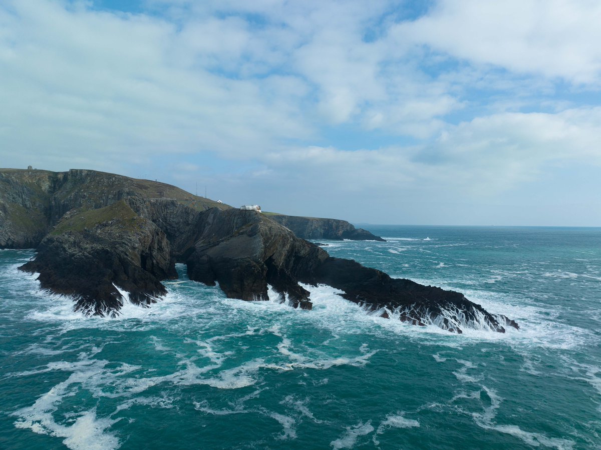 WildAOcean's tweet image. #MizenHead in County #Cork. Shot from the #Atlantic #Ocean towards the #Coast.