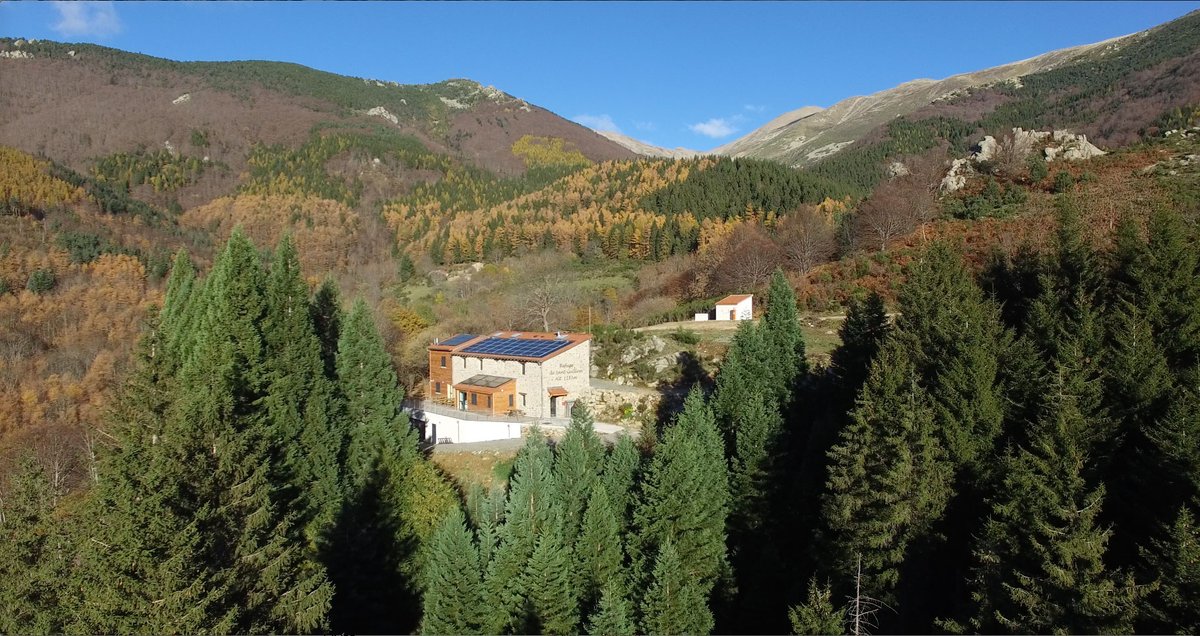 🏡 Acord històric a quatre bandes que permetrà que els federats i federades de la #FEEC gaudeixin de descomptes en refugis del Canigó.

➕ INFO ➡️bit.ly/3mQxPb5

#sentlamuntanya #sommuntanya #refugisfeec