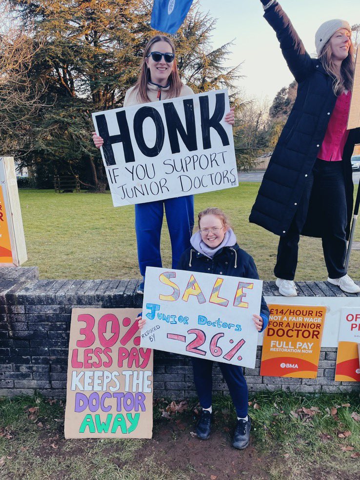 auti_medic23's tweet image. 🚨SALE 🚨 26% off junior doctors! FULL PAY RESTORATION NOW!!! 💙#NHSSOS #JuniorDoctorsStrikes @SouthWestBMA @BMA_JuniorDocs