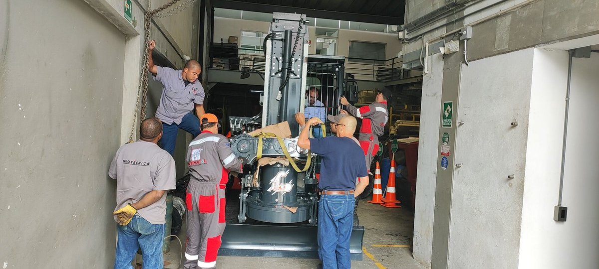 mgmining's tweet image. Iniciando el start up de piloteadora Tescar CF3S Plus EVO Vendida en Colombia. Cliente satisfecho con #mgmining contáctenos en mgmining.com #mgmining #piloteadora #tescarcolombia #piloteadora