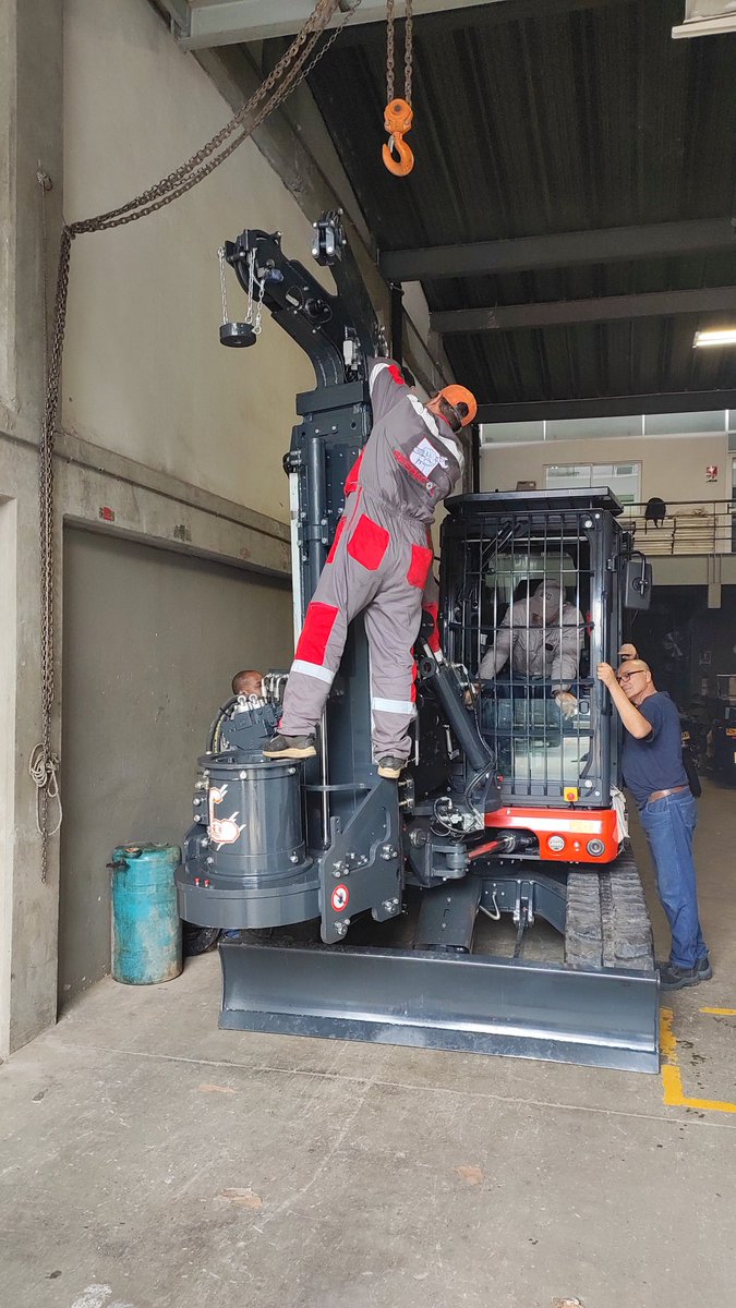 mgmining's tweet image. Iniciando el start up de piloteadora Tescar CF3S Plus EVO Vendida en Colombia. Cliente satisfecho con #mgmining contáctenos en mgmining.com #mgmining #piloteadora #tescarcolombia #piloteadora