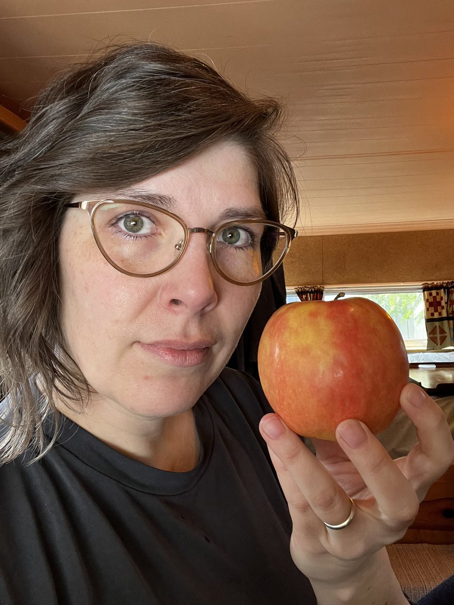 Sararistocrat's tweet image. Maybe not the best choice for lunch  today… Don’t keep this (almost) doctor away! #SOAP23 #whilewewaitsoap2023 
#UNMATCHED