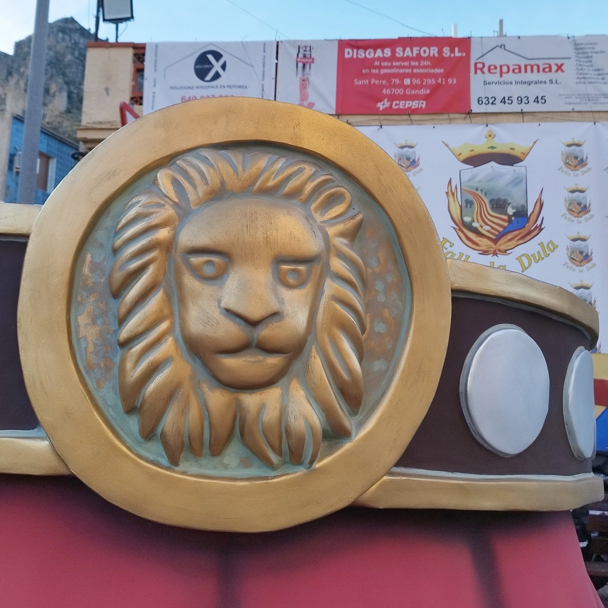 Ja tenim alguns ninots al nostre barri.

Foc, festa i DULA ❤‍🔥

#falles2023 #fallaladula #fallestavernes #fallesvalència #focfestaidula #serdeladulamola