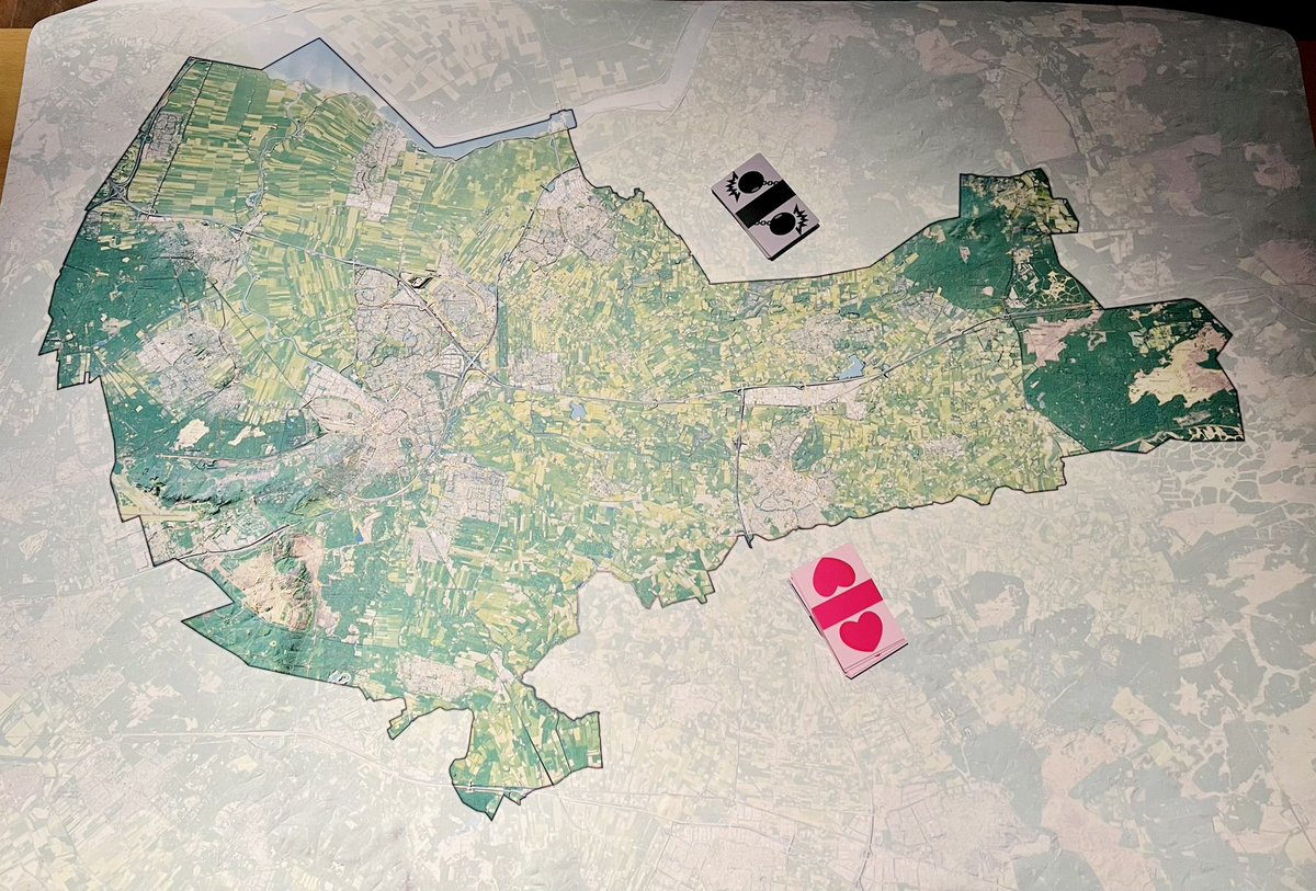 A_Regio's tweet photo. Raadsledenbijeenkomst over het buitengebied in de Eemlandhoeve. Want we willen veel in dat #buitengebied: voedsel verbouwen, de natuur een plek geven, water bergen en energie opwekken. Maar past dat wel? Of moeten we functies combineren? Dat gaan we in gebiedsateliers bespreken. https://t.co/0Hb2jHNRxc