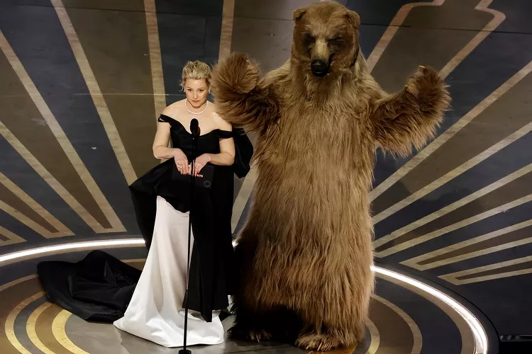 NOW ON HERFLIX! She Directs! Cocaine Bear directed by Elizabeth Banks. A huge black bear goes on a murderous rampage after unintentionally ingesting cocaine. @cocainebear  @ElizabethBanks #cocainebear #shedirects #womeninfilm