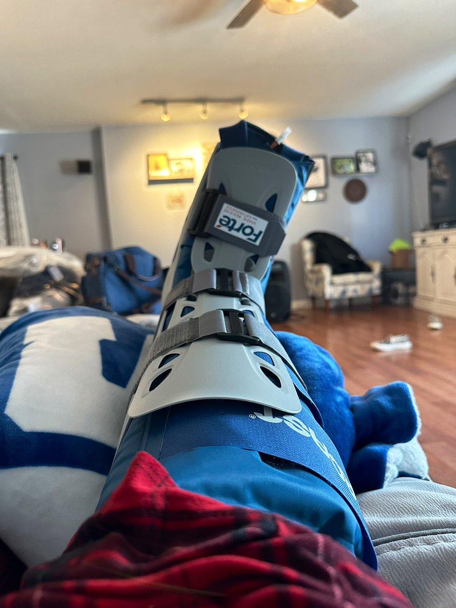 aneace_97's tweet photo. 1 surgery down, next up is the left leg in a couple of weeks. I’m very thankful to Dr.Porter and his amazing team of doctors/nurses for taking care of me and making sure all went well today! Looking forward to getting back on the field! @MagicNeace @magicnational08 @IMG04Boteler https://t.co/s2sdibCh3V