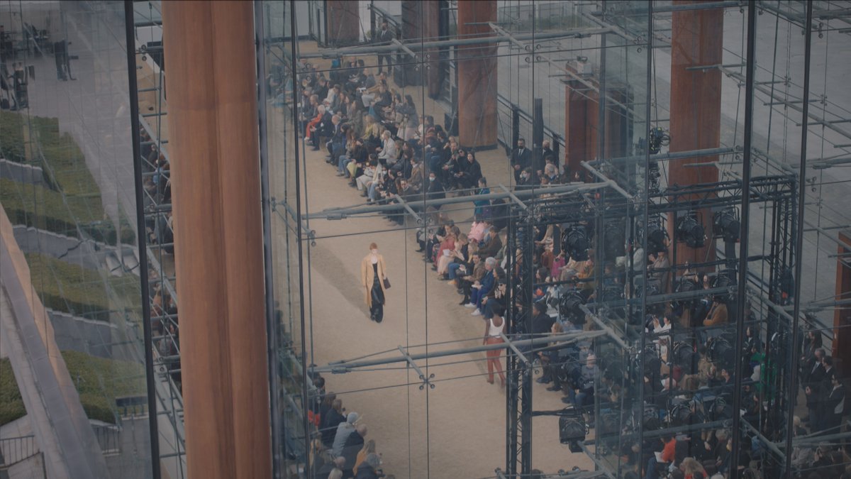 HOLATV's tweet photo. Ella fundó la marca Chloé en 1952. Hasta ahora ha sido todo un misterio, pero en este especial finalmente conoceremos a la mujer que revolucionó el mundo de la moda, creando el prêt-à-porter. Descúbrela el 20 de marzo en #LunesDeModa: "Gaby, la mujer detrás de Maison Chloé". https://t.co/cLHmRCkHXS