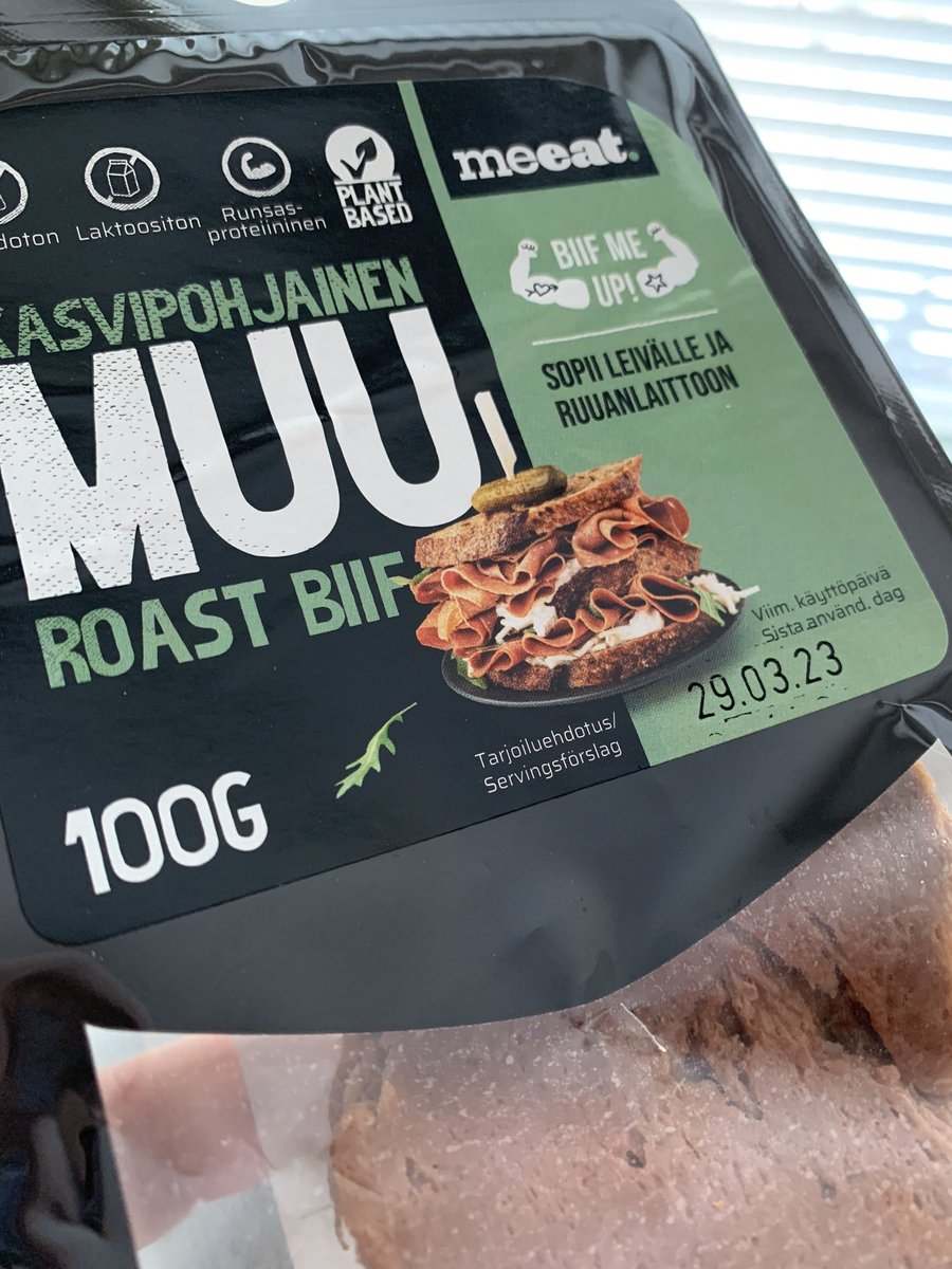 Vegetuotteiden valikoimassa on saavutettu historiallinen merkkipaalu: kaupoissa on vegeleikkele, joka kelpasi kotitalouden miehelle. Pyysi ostamaan tätä monta pakettia lisää. Ollaan suhtauduttu vegeleikkeleisiin tätä ennen epäillen.