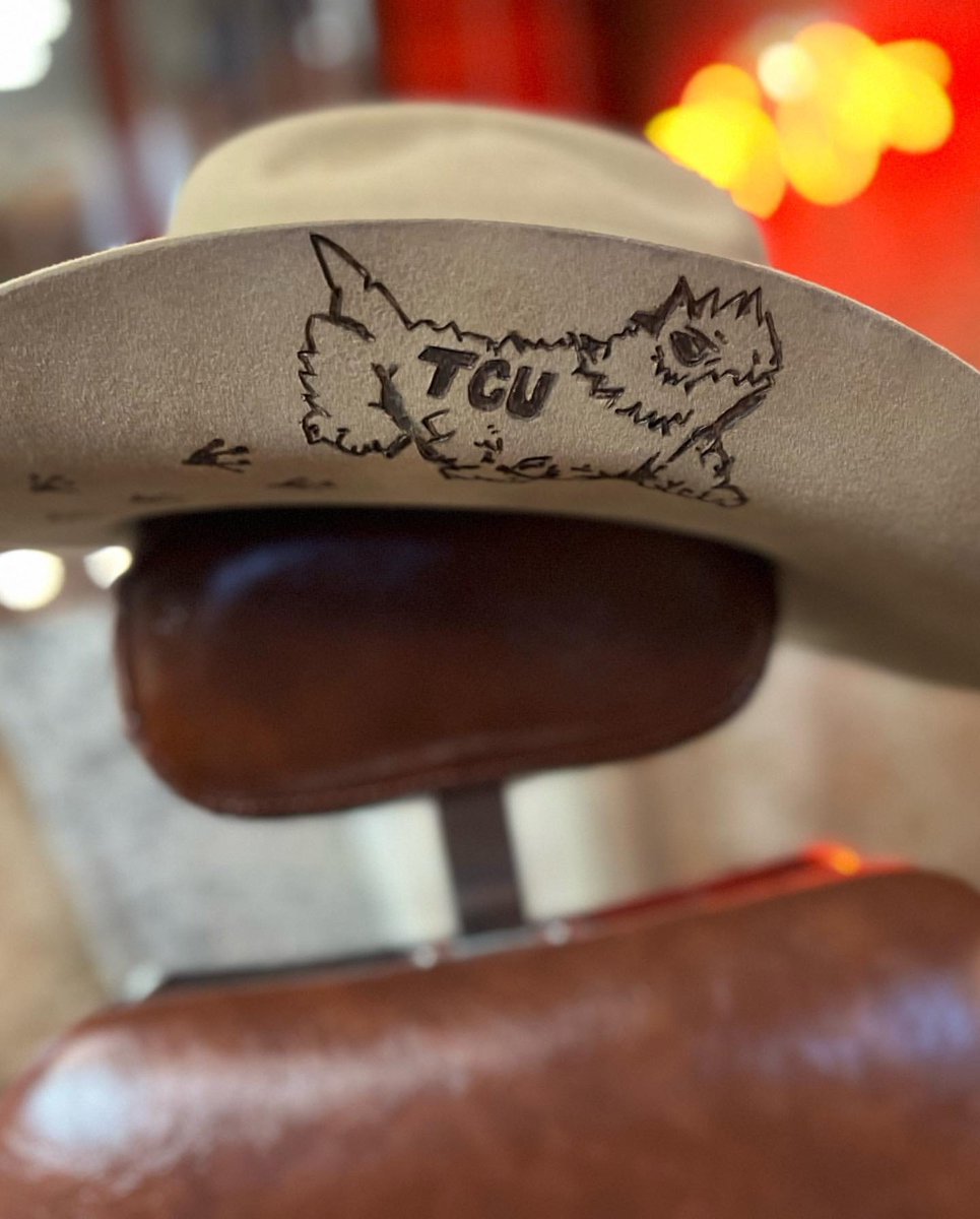 GreeleyHatWorks's tweet image. #customiscool 🤘🏼🤠🎩🔥
.
Check out this rad hat burning completed for our friend TCU alum David Tucker!! @hfrogmayhem
.
What to learn more about hat burning?! Give us a call today! 🤠

 #greeleyhatworks #trunkshow #HATisfaction® #HATitude® #hatburning #customize