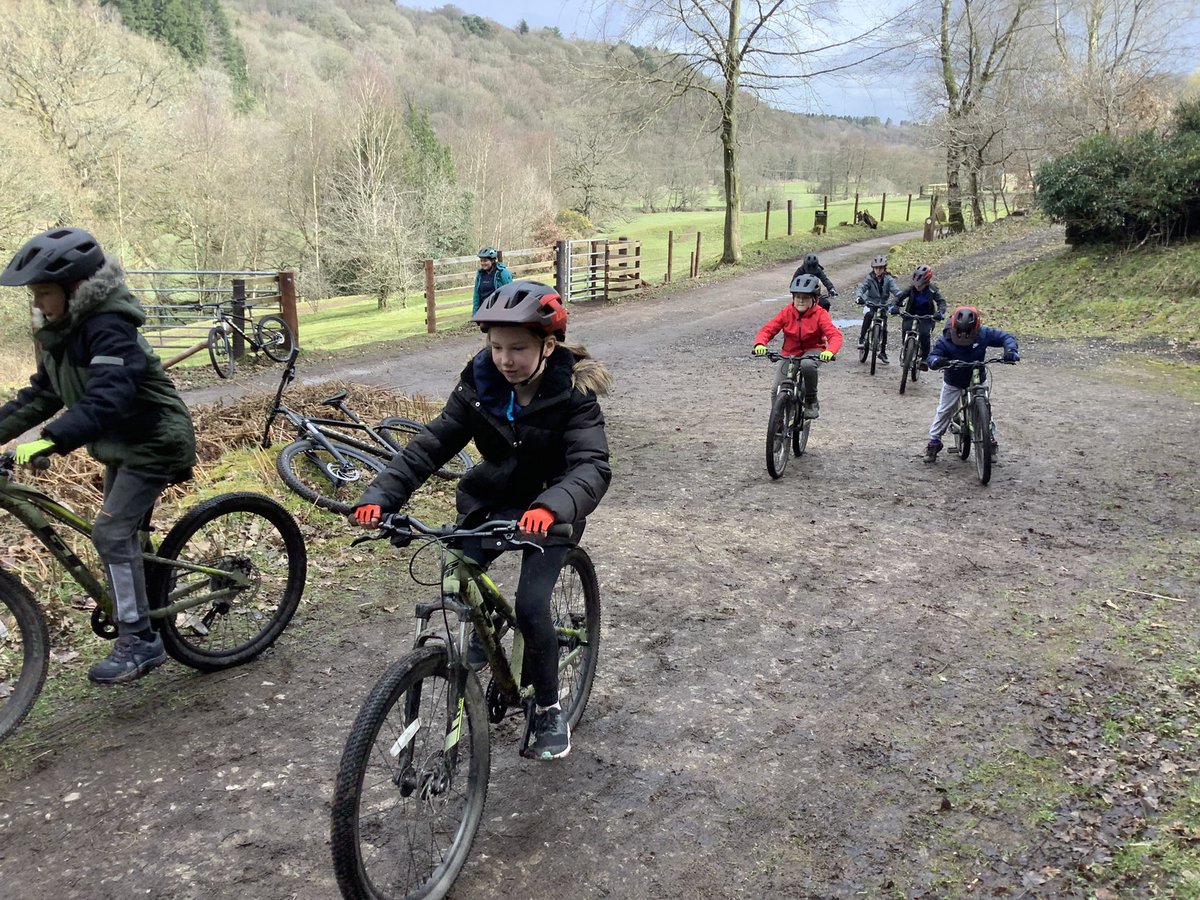 SJVsport's tweet photo. Start of the hill challenge… @sjohnvianney @TheHolyCrossMAC @AltonCastle_KYT https://t.co/jvhc7TGI7J