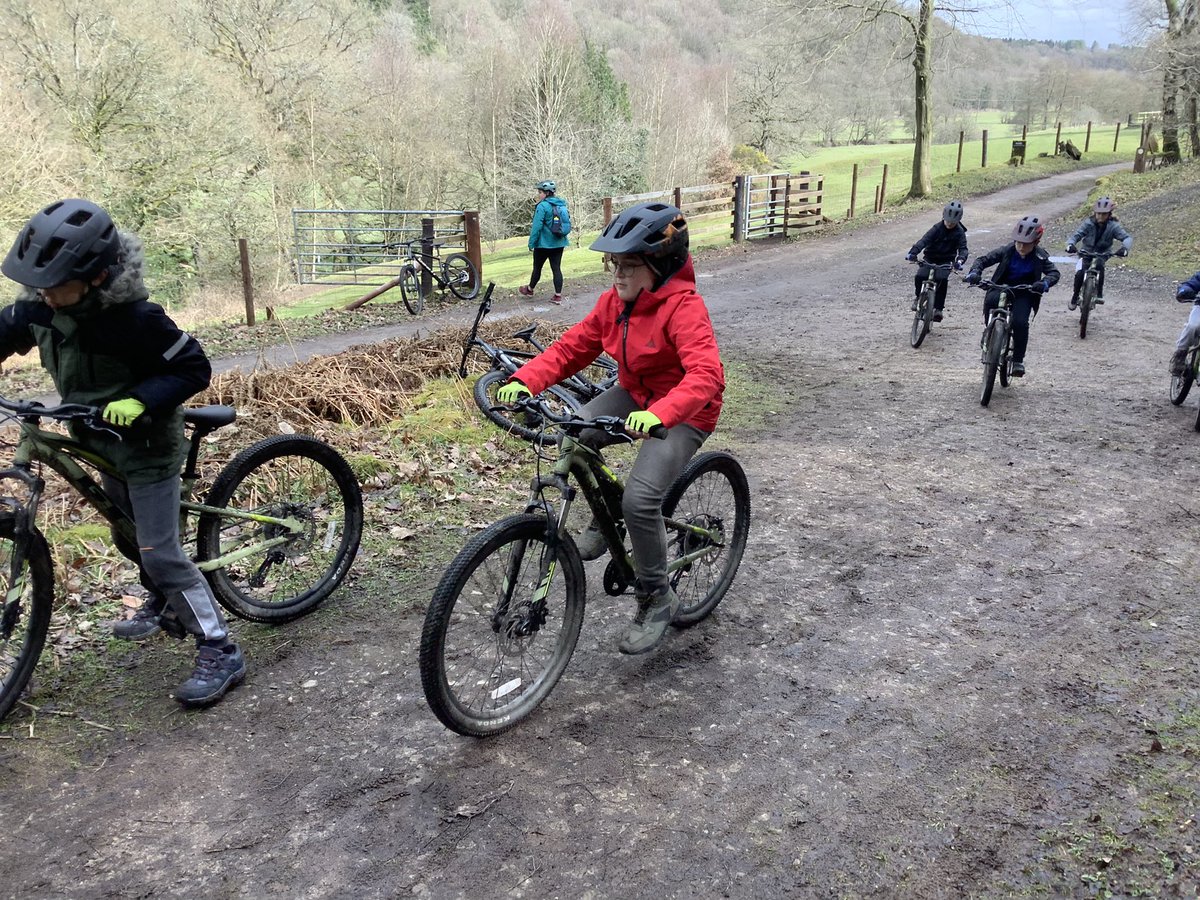 SJVsport's tweet photo. Start of the hill challenge… @sjohnvianney @TheHolyCrossMAC @AltonCastle_KYT https://t.co/jvhc7TGI7J