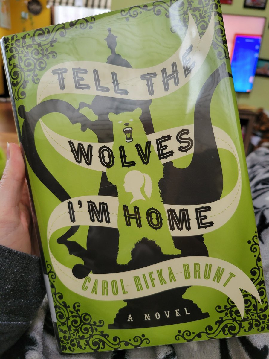 MsLaBarge's tweet photo. Sitting here on a snowy day SOBBING over the end of this book.
If you want to feel some big feelings, get this. A story about a teen girl, her uncle, sister's sistership, unlikely friendship and grief: #TelltheWolvesImHome by @Carolrifka https://t.co/5mu1PasCK5