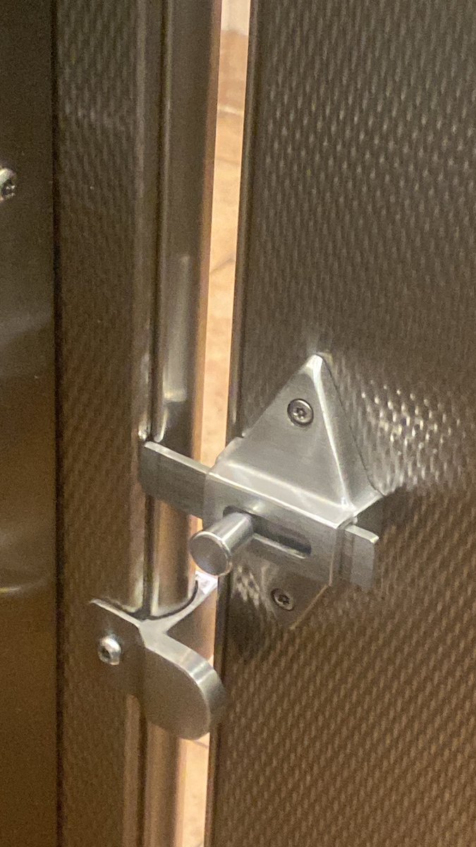 Sheila Aliens 👽 on Twitter "Why even have doors on your bathroom