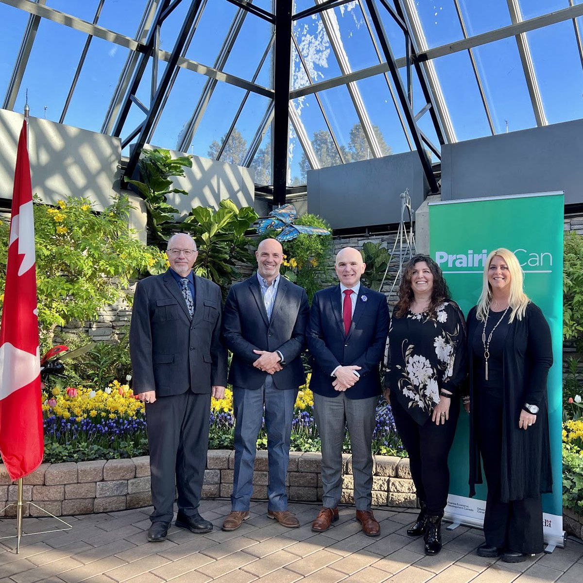 Edmontonians love our city.

And we think you will too. 

Today, I am announcing new federal funding that will enhance Edmonton’s downtown core and boost visitor experiences across the city.

#yeg #cdnpoli