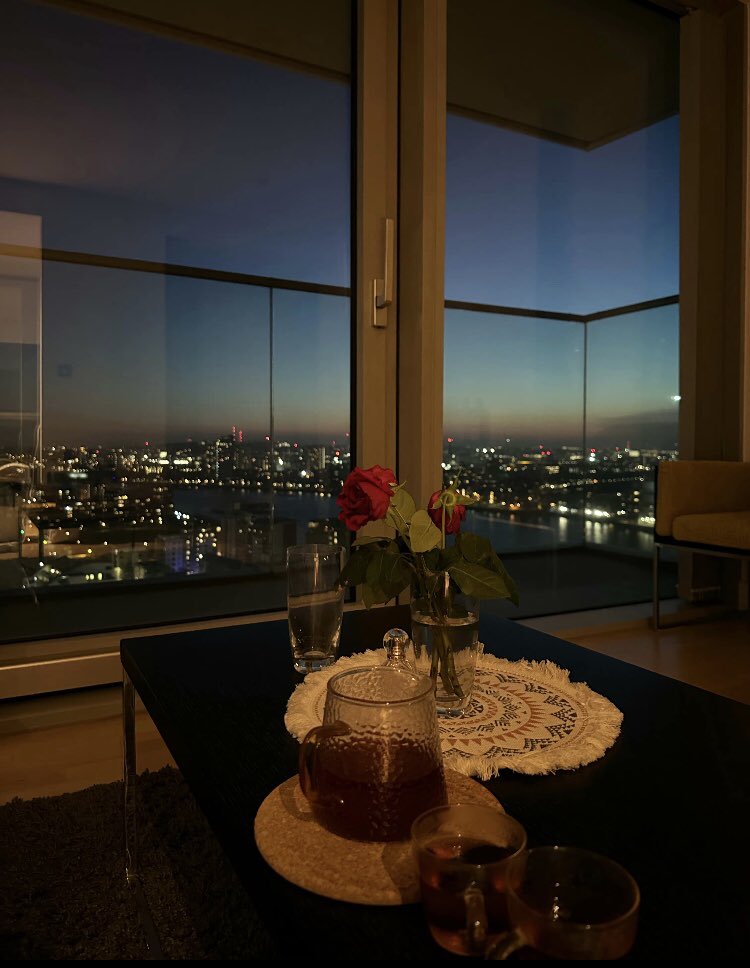 You can only enjoy the beautiful scenery when you are alone.