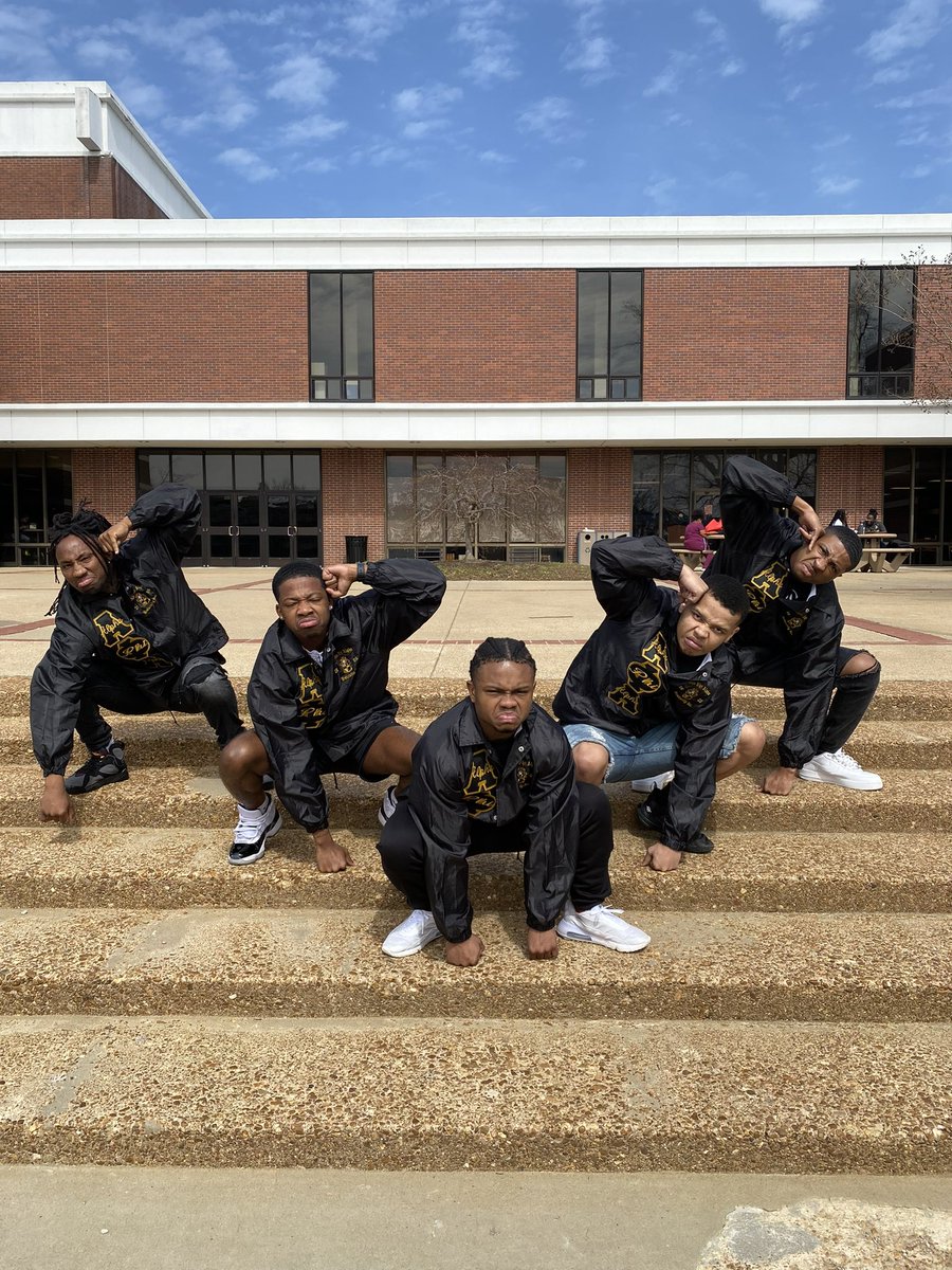 __aaron7's tweet photo. Oh forgot to post .. I did a thing! ❄️💫 Completely the legacy joined the best fraternity in the World! @apa1906NETwork @utmartin 1906!!!!! G.O.T.D🤙🏽🤙🏽 https://t.co/JZkcrcYLNP