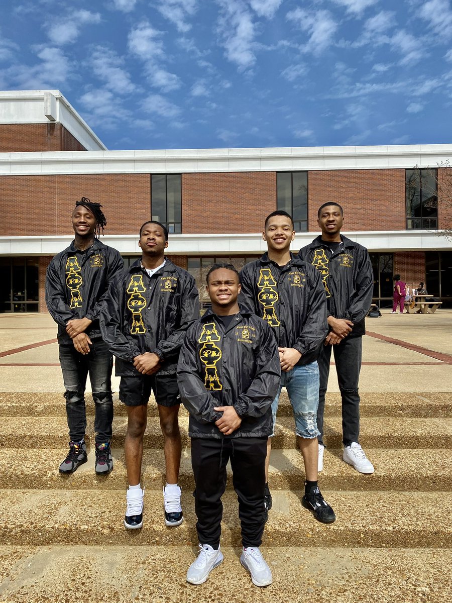 __aaron7's tweet photo. Oh forgot to post .. I did a thing! ❄️💫 Completely the legacy joined the best fraternity in the World! @apa1906NETwork @utmartin 1906!!!!! G.O.T.D🤙🏽🤙🏽 https://t.co/JZkcrcYLNP