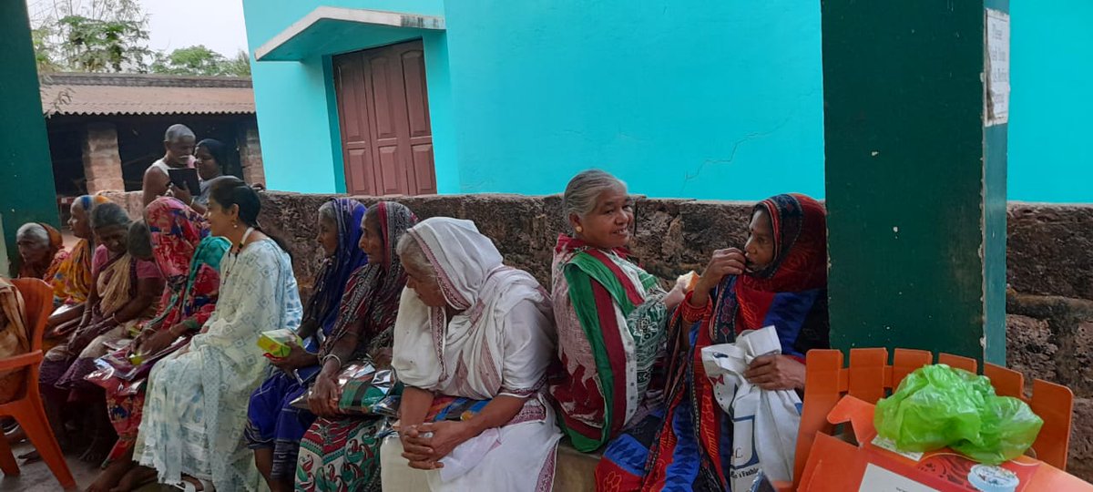 sankalpoffice's tweet photo. The thing women have yet to learn is nobody gives you power. You just take it.” – 
Roseanne Barr

While celebrating International Women's Week In oldage home in #Dhenkanal. 

#Sankalp #SankalpCharitabletrust #Odisha https://t.co/xg90Hmwqhc