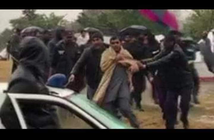 IBettanzoi's tweet photo. We still remember the day when the PTI government arrested an elected member of the National Assembly, @mjdawar in a similar manner without an arrest warrant.
And now Imran himself is hiding for fear of arrest.
A brave leader neither fears nor hides from arrests.
#NDMZindabad https://t.co/KO6C6wEIU7