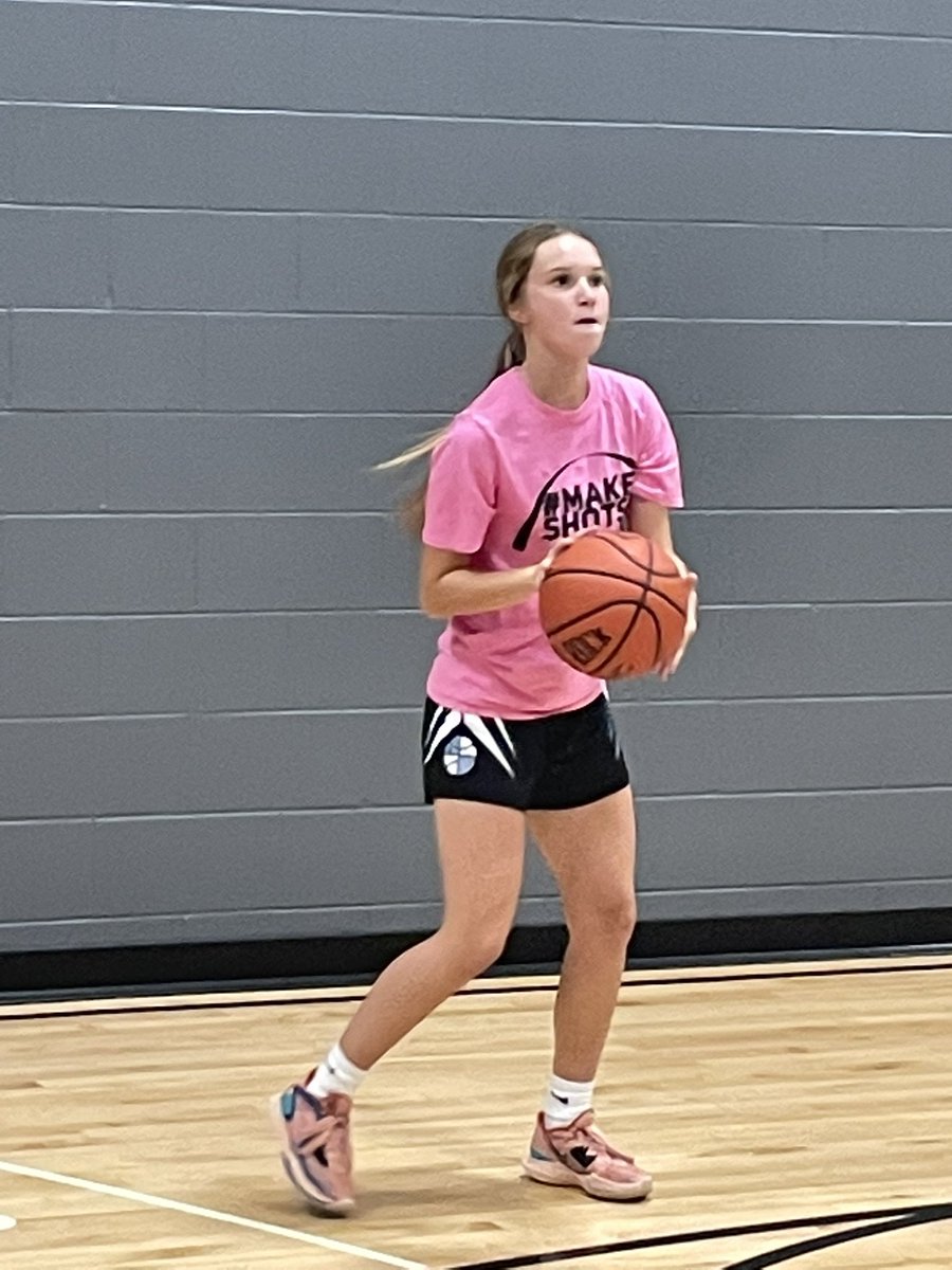 secorsig's tweet image. Junior guard @layniemeredith
@MImystics helped lead St. Pats to a 15 win season and was named All-Conference.

She averaged 11 pts, 5 assists, and 4 steals a game.

Laynie is a defensive menace and team leader at PG. She increased her 3 point % by 7% and FT % by 5% #MakeShots30