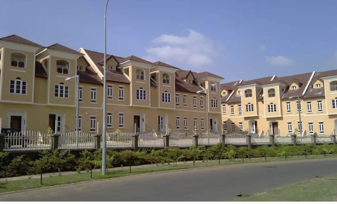 tlproperties31's tweet photo. 10 Units of 4 Bedrooms Terrace Duplex ( N650m, 📍Apo, Abuja)A 10 units of 4 bedrooms terrace duplex with 2 sitting rooms is available for sale in a mini estate of about 3,500 sqm plot  ⏬ 10 units of 5 bedrooms
🏷️ N650m📍 Apo, Abuja Each apartment has✔️ Boys quarter #abujaagents https://t.co/KqcrgJOcit