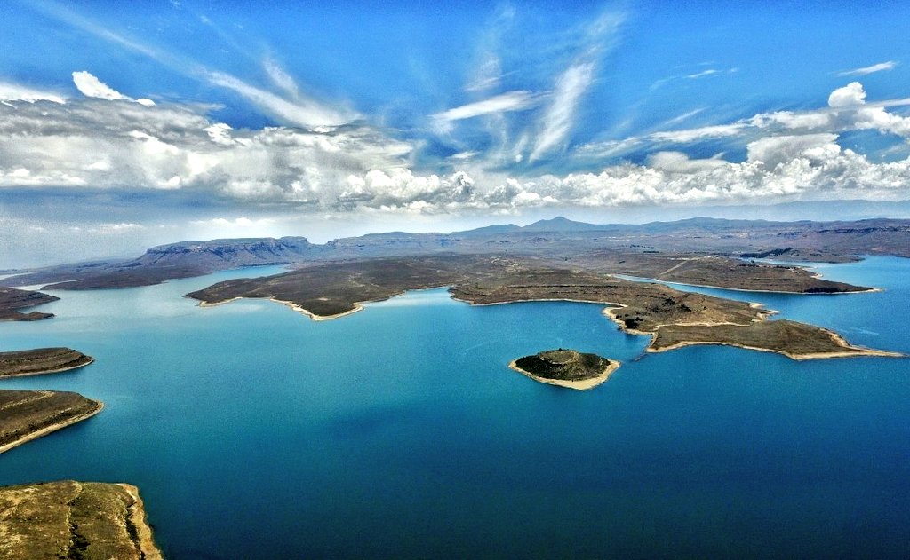 3tfusion's tweet photo. Last week Wednesday on our way from #DidimaResort, we stop at #Sterkfontein Dam, located on R74 to appreciate nature. What grabbed my attention was the beautiful and professional done clay #artifacts @edtea_kzn @FSDESTEA @TourismKZN #FSTourism @Tourism_gov_za @gotosouthafrica https://t.co/xFuU6eBW6l