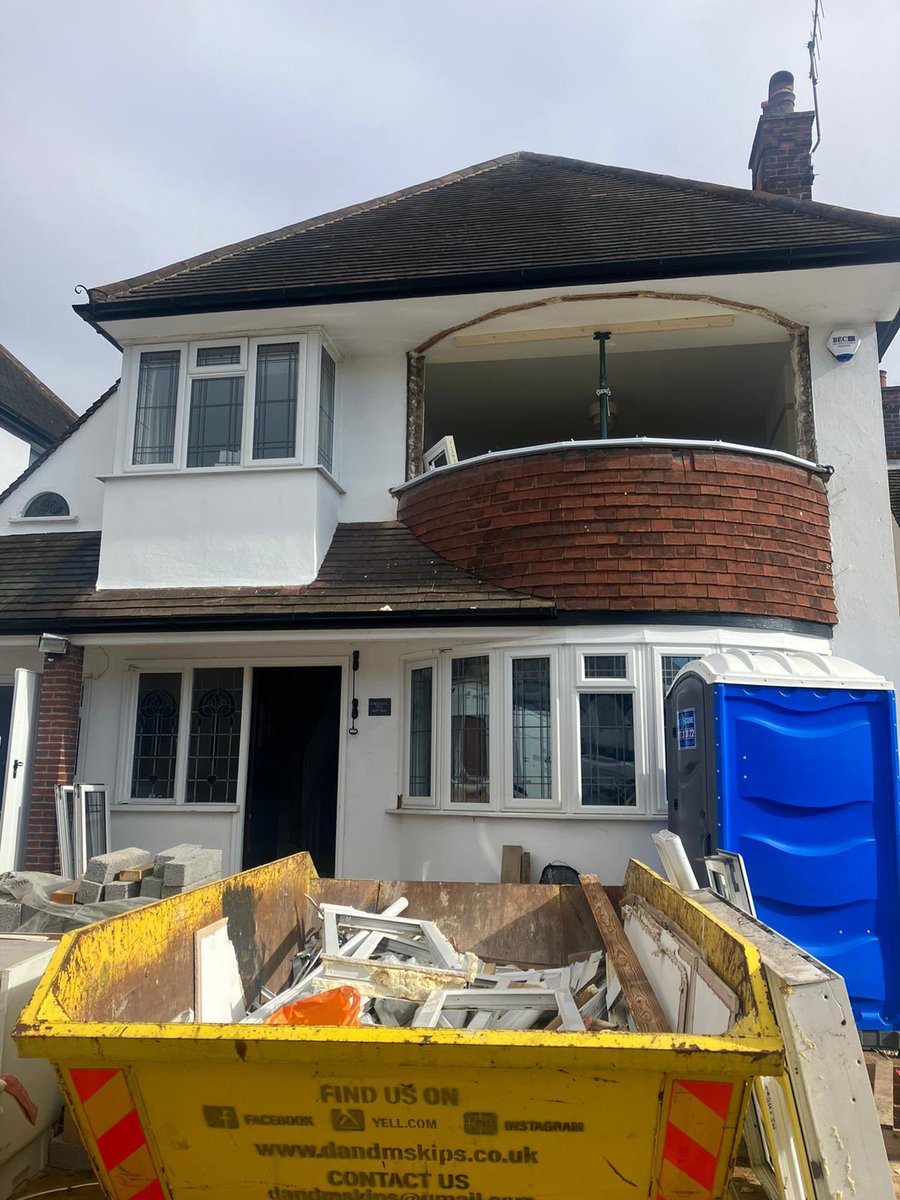 twsosltd1's tweet image. Check out this ongoing project. Our customers have chosen to renew their windows with the Rehau Rio Flush Window System with clear glass. The ground floor bay is now complete. 

#rehau #rioflush #flushwindows #homeimprovements #rehauwindows #pvcuwindows #trade #Doubleglazing