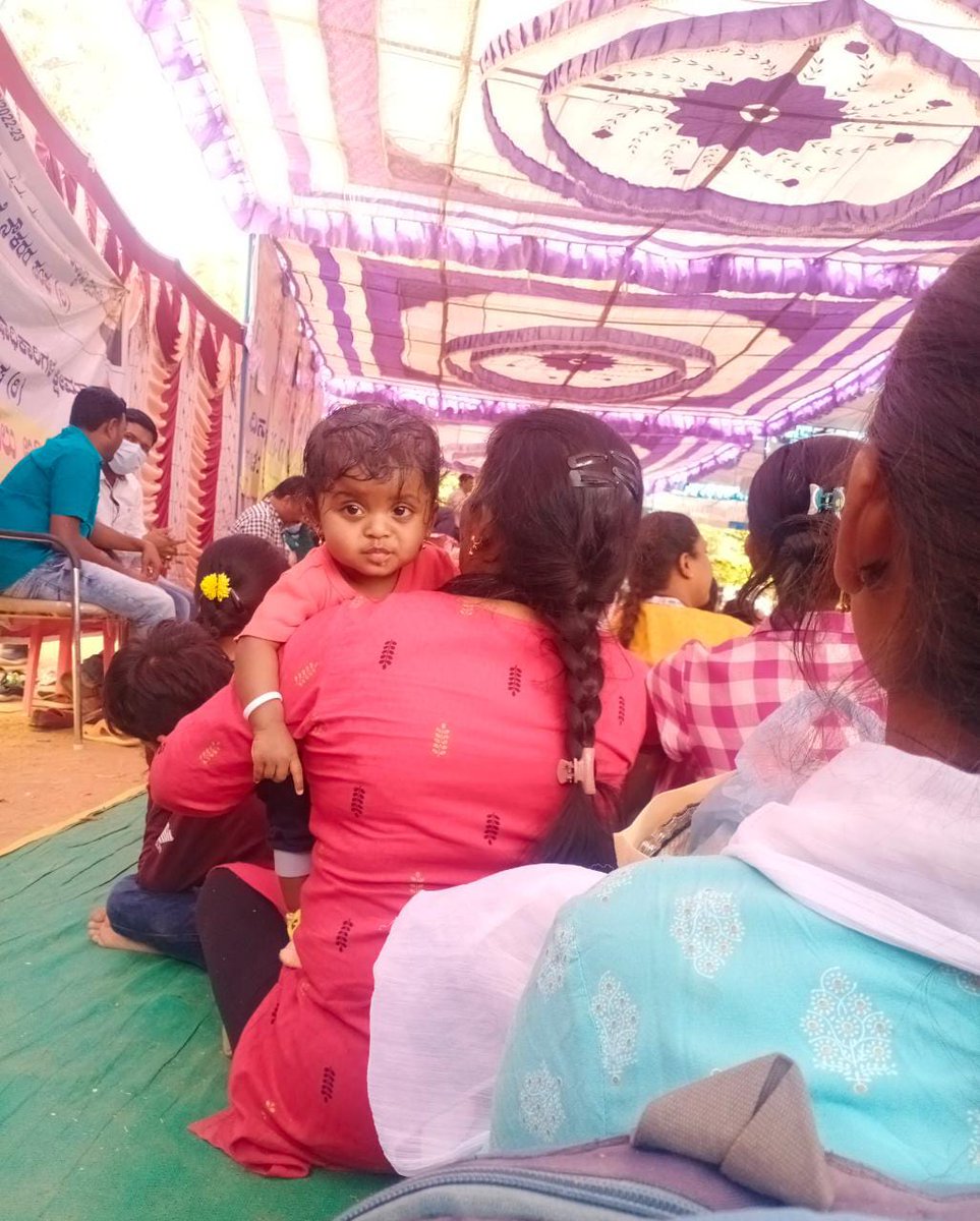 Chaithr78649802's tweet photo. @BSBommai Sir NHM staff gu kooda makkalidave sir avru freedom park nalli bandu kuthidare sir once bandu maathadi sir,#nhmstrike #NHMprotest #justice for NHM staff  #NHMstrikeday30 https://t.co/L2uITbUjtZ