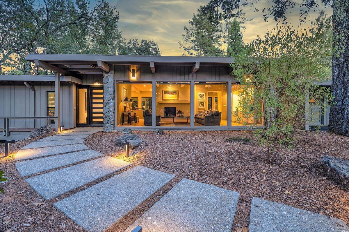 sthelenare's tweet photo. As the temperature rises, find a home that allows you to embrace the warm weather ahead! Outdoor space is 1500+ square feet, featuring Corten courtyard walls with a water feature, huge inground-installed patio umbrellas, and a pool.

Contact Gail to learn more: 707.291.0156 https://t.co/14IceHY7He