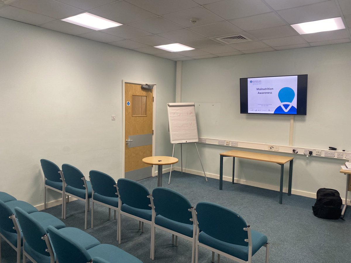CNSmcr's tweet photo. Great Malnutrition Awareness session today at Wythenshaw Hospital Education and Research Centre.  AAA screening Team, CHF service, Patch 3 District Nurses, Buccleuch Lodge RGN, ICRS and AMU physios.  Raising awareness of malnutrition and talking snacks #NHWeek @mcrlco #MUST https://t.co/0AEwGBv8do