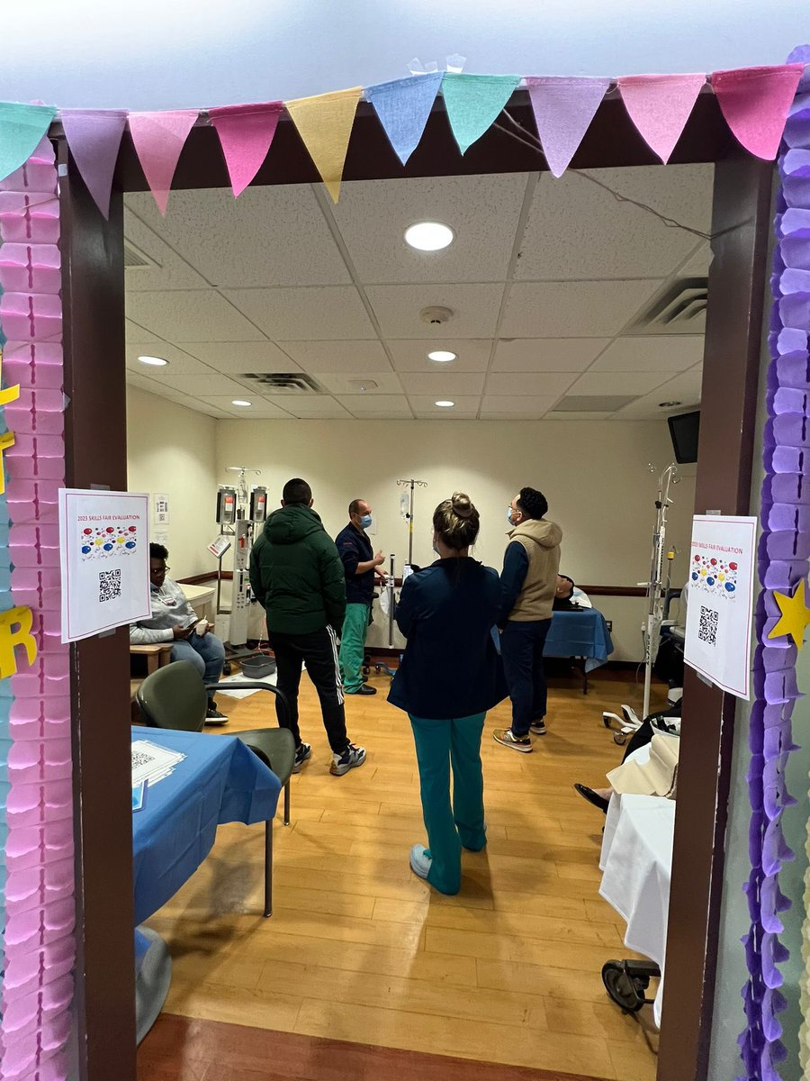MSWneuronurses's tweet photo. Shout-out to the critical care nurses for holding out second #skillsfair. Learning is power!🧠💪#engaged #criticalcare @LindaVRN @BethOliverVP https://t.co/0AfOfeJ7FI