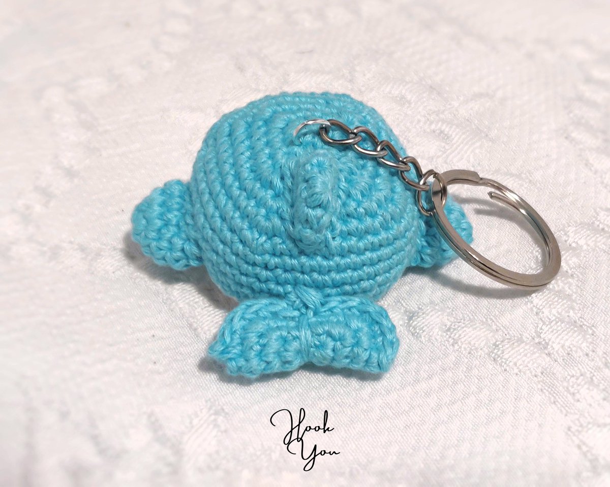 mdobleerre's tweet photo. Hoy os presento el primer llaverito que hice. Para llevar vuestras llaves, colgarlo en el coche o ponerlo donde más os guste🐳
📝 Patrón de @CraftyBunnyBun
🧶 Hilo Casasol de la tiendita de @stracciatelas
#HookYouCrafts #amigurumi #crochet #keychain #cute #whale #handmade #tiny https://t.co/xfZvsVaQTX