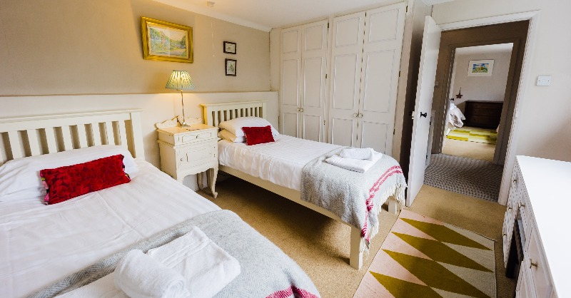 ManorbierCastle's tweet photo. We recently had a new photoshoot of our accommodations in #Manorbier, here are some new photos of #Castle Lodge where you’re able to book for a #holiday / #staycation! 😊 🏡

#pembrokeshire #wales #tourism https://t.co/145Moaofyd