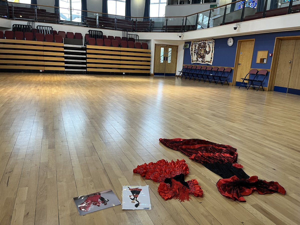 ZestDancer's tweet photo. What a fun day we had teaching Spanish dance to all of year 5 from @BedfordSchool @BedfordGirlsSch 
We had them Salsa dancing, with a touch of Flamenco and a whole lot of fancy footwork! 
#salsa #danceworkshops #spanishdance https://t.co/gPSLzA580C